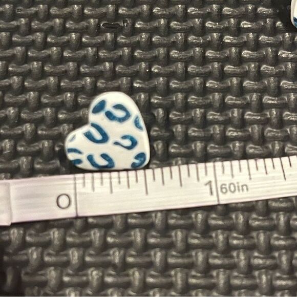 NEW White & Blue Leopard Print Resin & Polymer Clay Heart Stud Earrings - Picture 3 of 3
